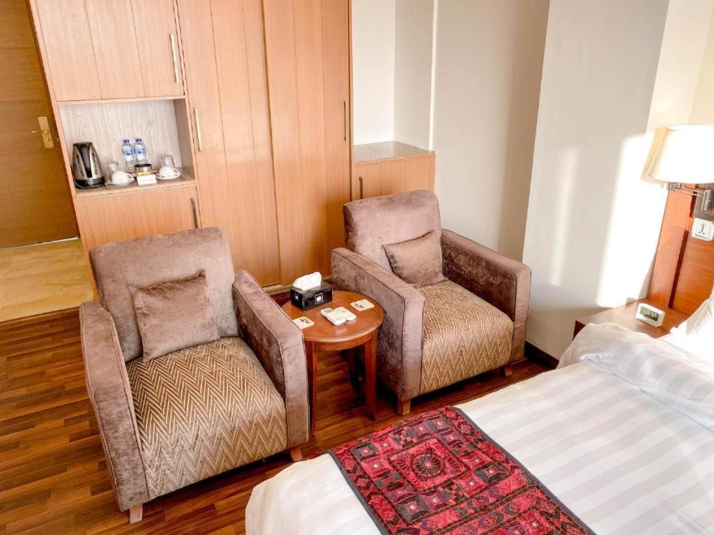 Esquire Hotels & Apartments Rawalpindi Esterno foto