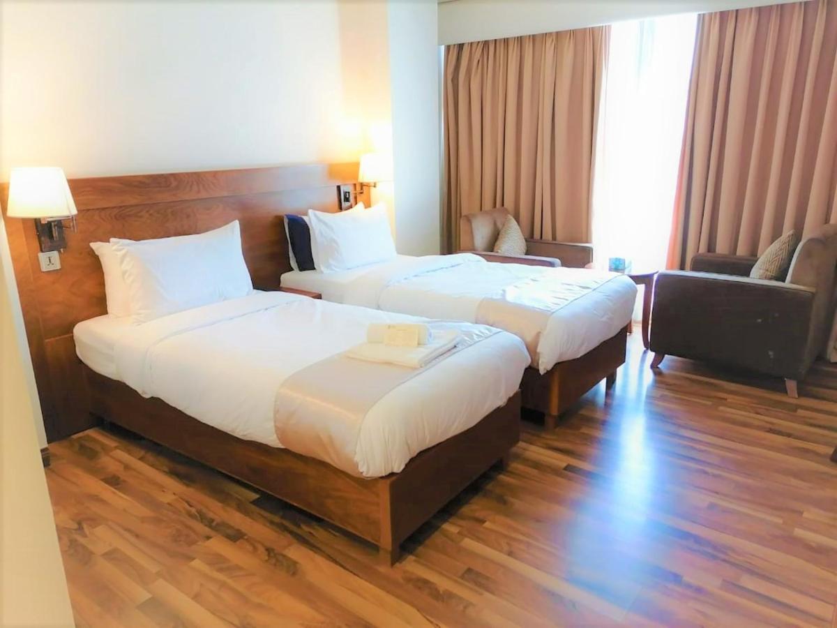 Esquire Hotels & Apartments Rawalpindi Esterno foto