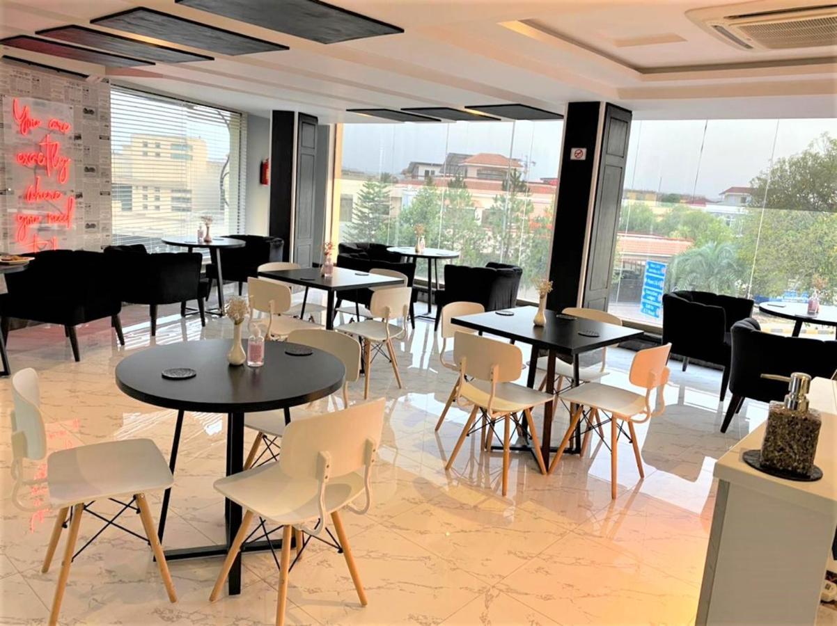 Esquire Hotels & Apartments Rawalpindi Esterno foto
