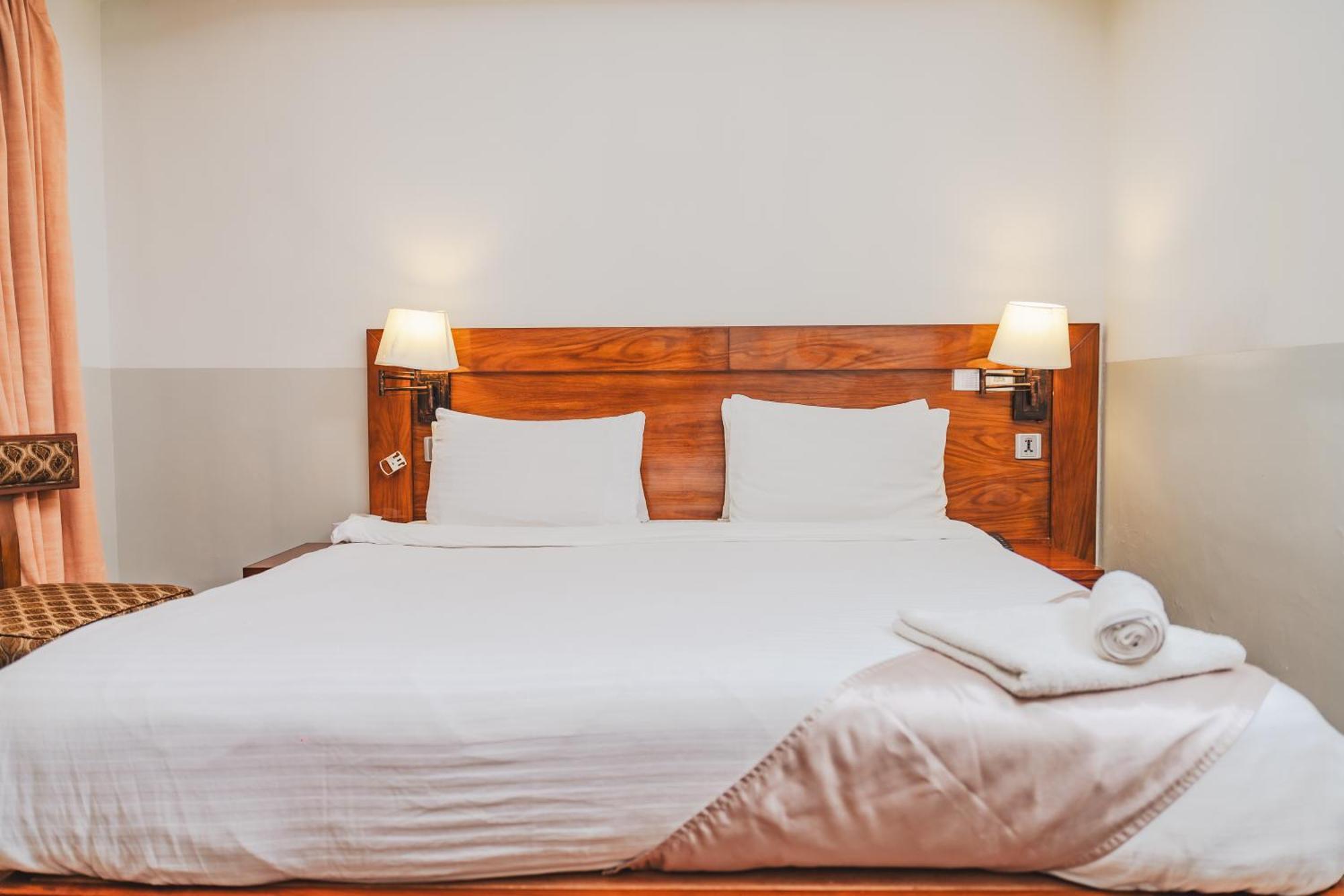 Esquire Hotels & Apartments Rawalpindi Esterno foto