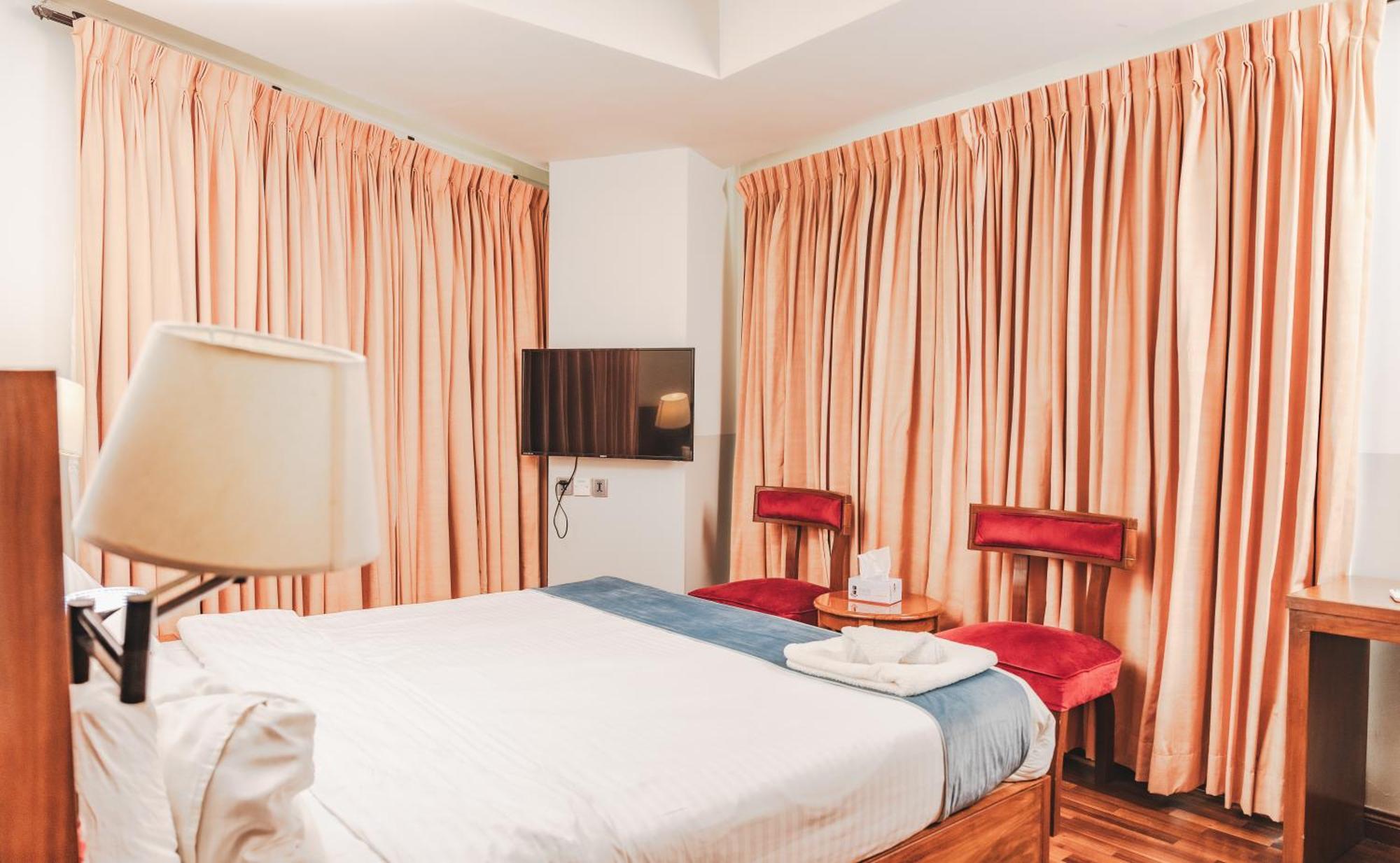 Esquire Hotels & Apartments Rawalpindi Esterno foto