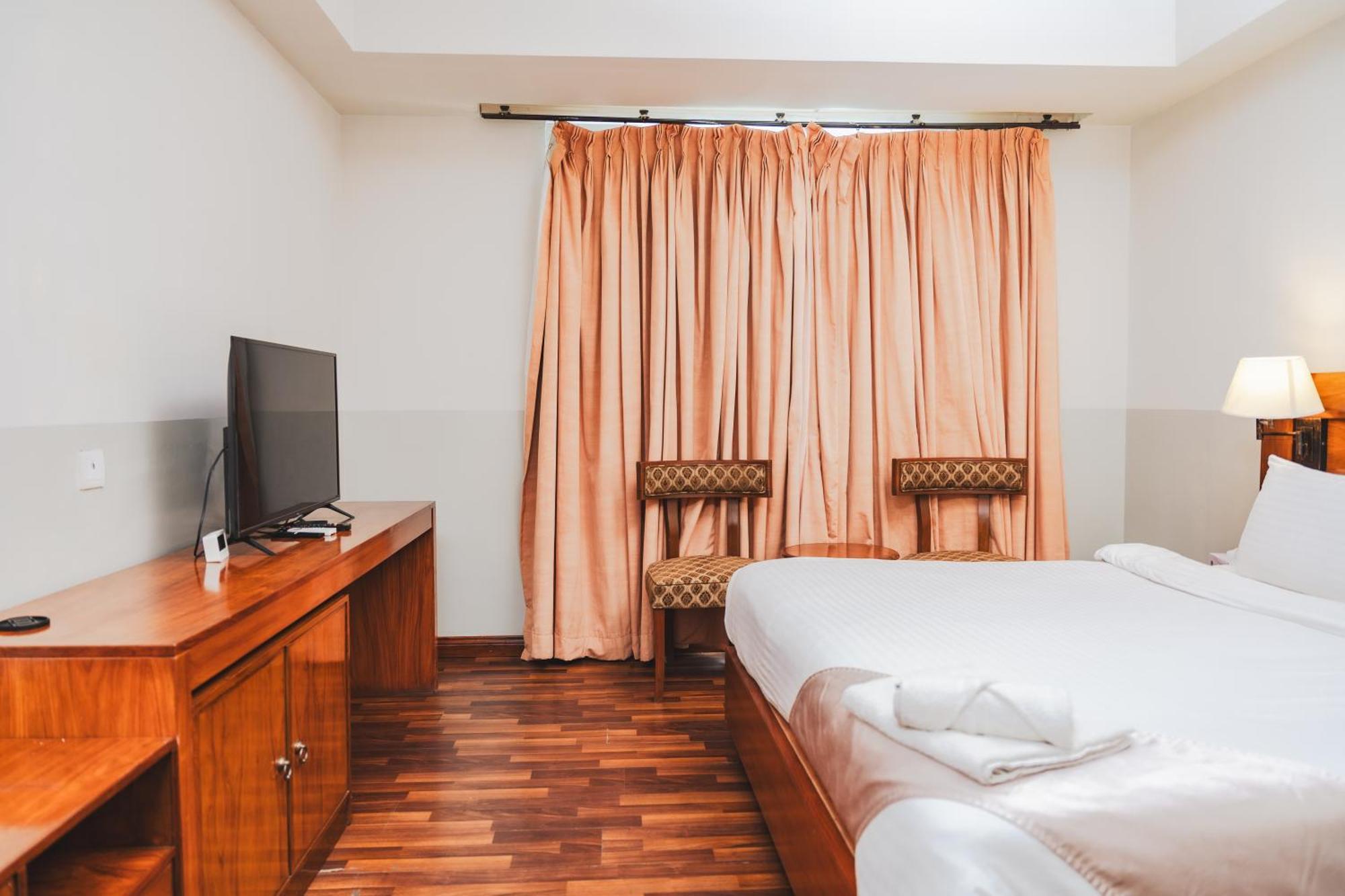 Esquire Hotels & Apartments Rawalpindi Esterno foto